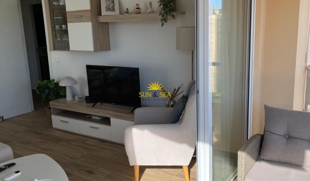 2 sovrum Lägenhet att hyra i Dehesa de Campoamor - 1 050 € (Ref: 9810907)