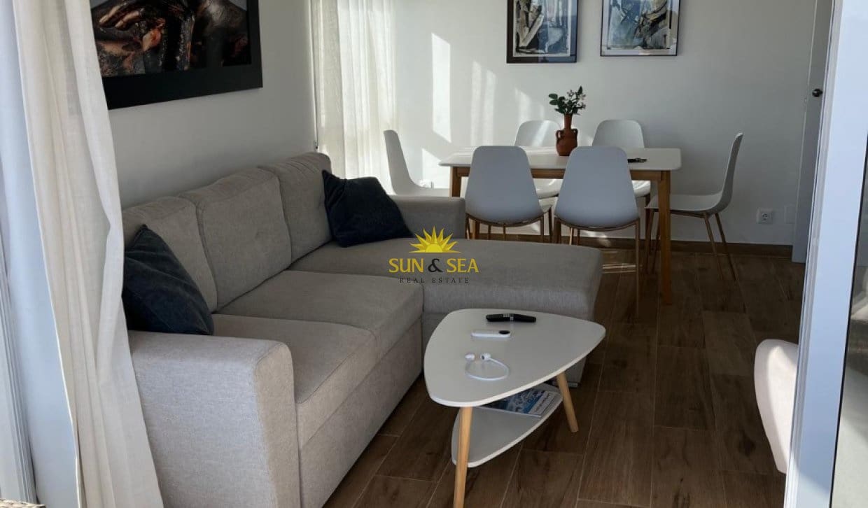 2 sovrum Lägenhet att hyra i Dehesa de Campoamor - 1 050 € (Ref: 9810907)