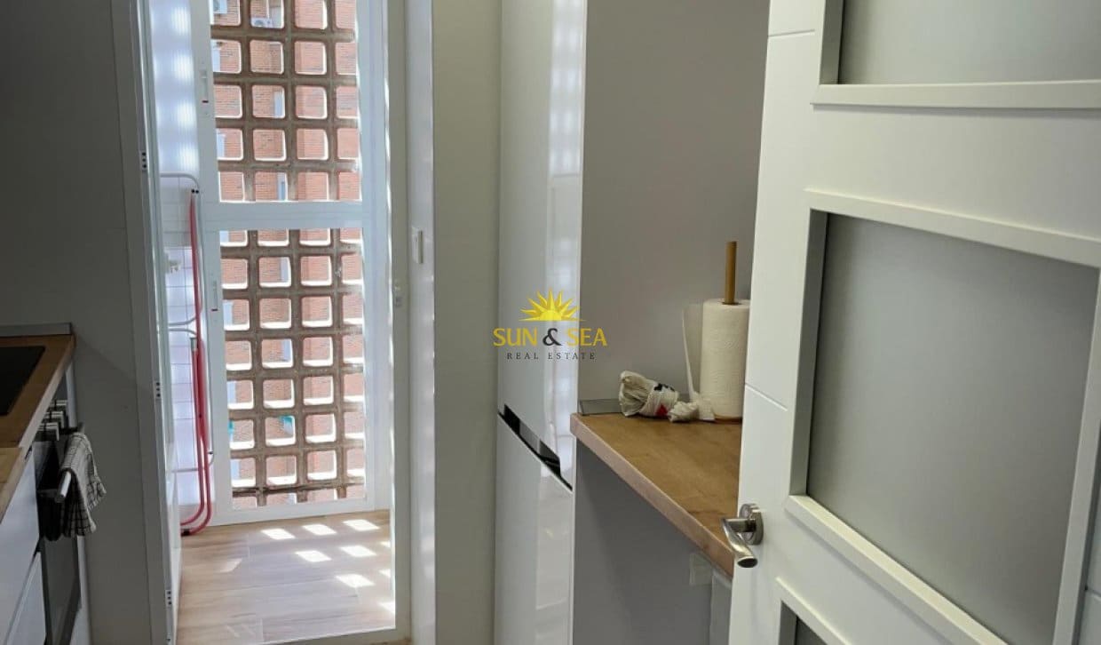 2 sovrum Lägenhet att hyra i Dehesa de Campoamor - 1 050 € (Ref: 9810907)