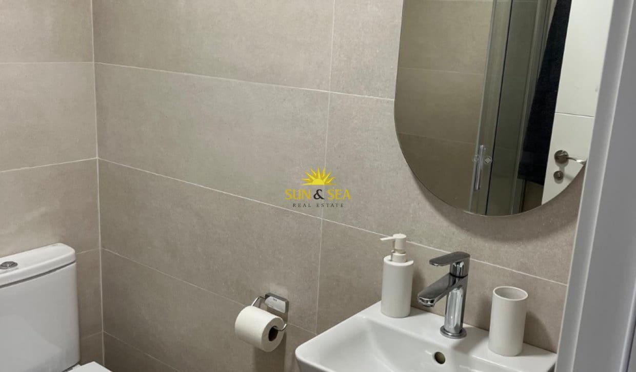 2 sovrum Lägenhet att hyra i Dehesa de Campoamor - 1 050 € (Ref: 9810907)