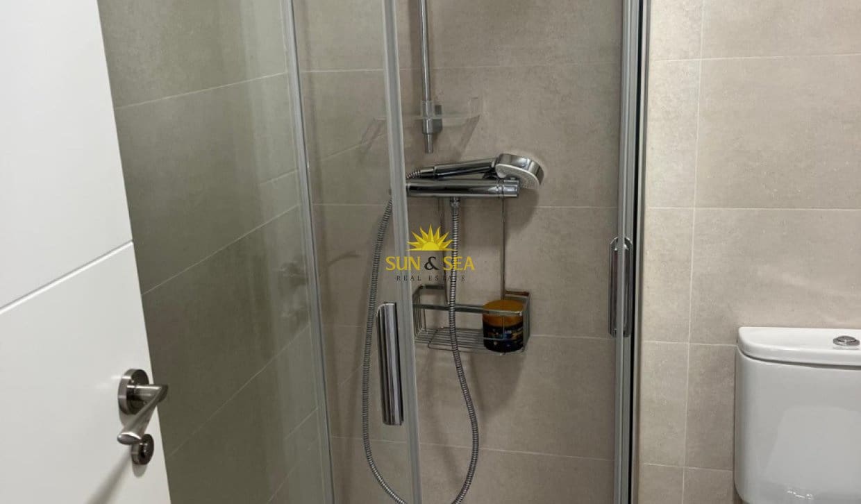 2 sovrum Lägenhet att hyra i Dehesa de Campoamor - 1 050 € (Ref: 9810907)