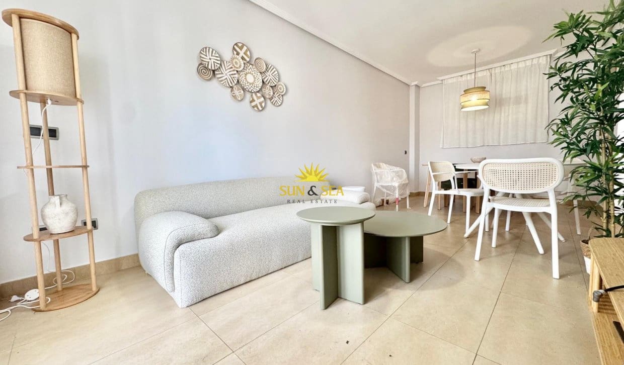 2 Zimmer Apartment zu verkaufen in Los Alcazares mit Pool - 199.000 € (Ref: 9810909)
