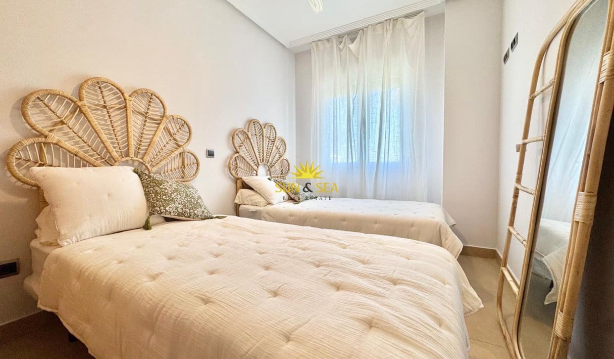 2 Zimmer Apartment zu verkaufen in Los Alcazares mit Pool - 199.000 € (Ref: 9810909)