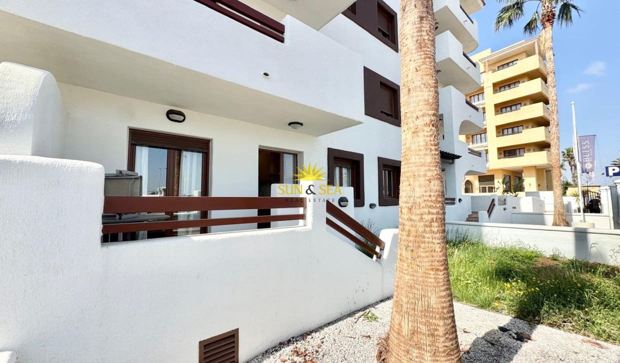 2 Zimmer Apartment zu verkaufen in Los Alcazares mit Pool - 199.000 € (Ref: 9810909)