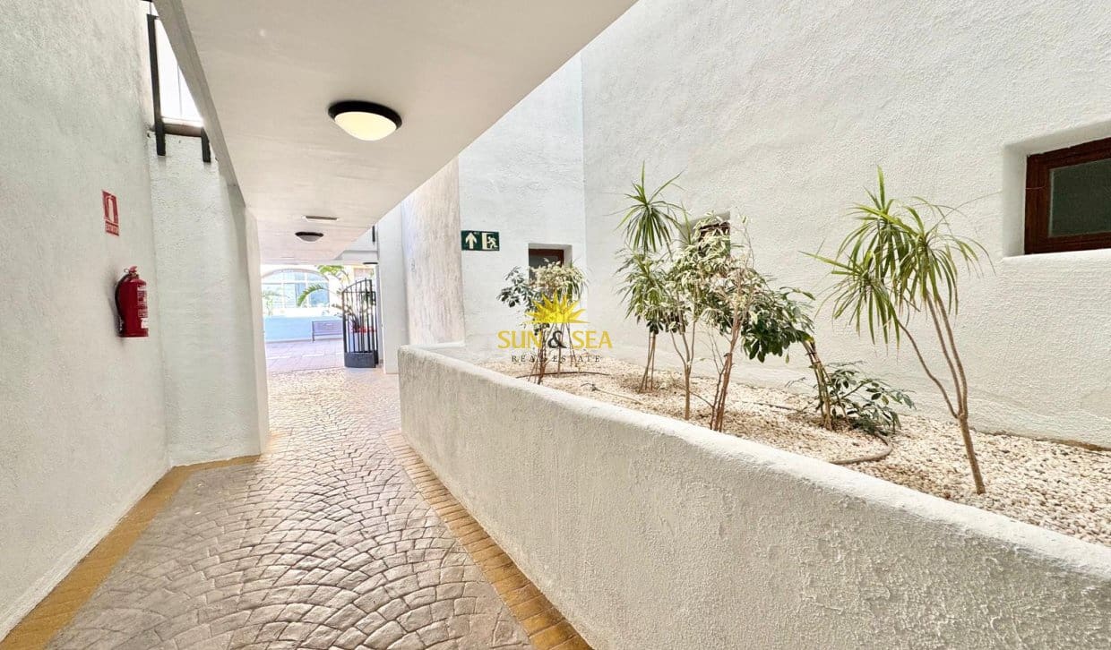 2 Zimmer Apartment zu verkaufen in Los Alcazares mit Pool - 199.000 € (Ref: 9810909)