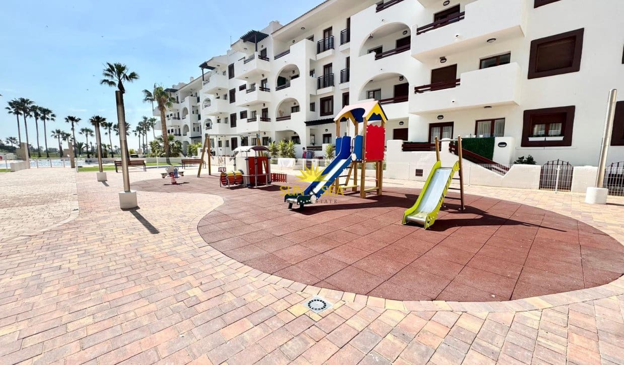 2 Zimmer Apartment zu verkaufen in Los Alcazares mit Pool - 199.000 € (Ref: 9810909)