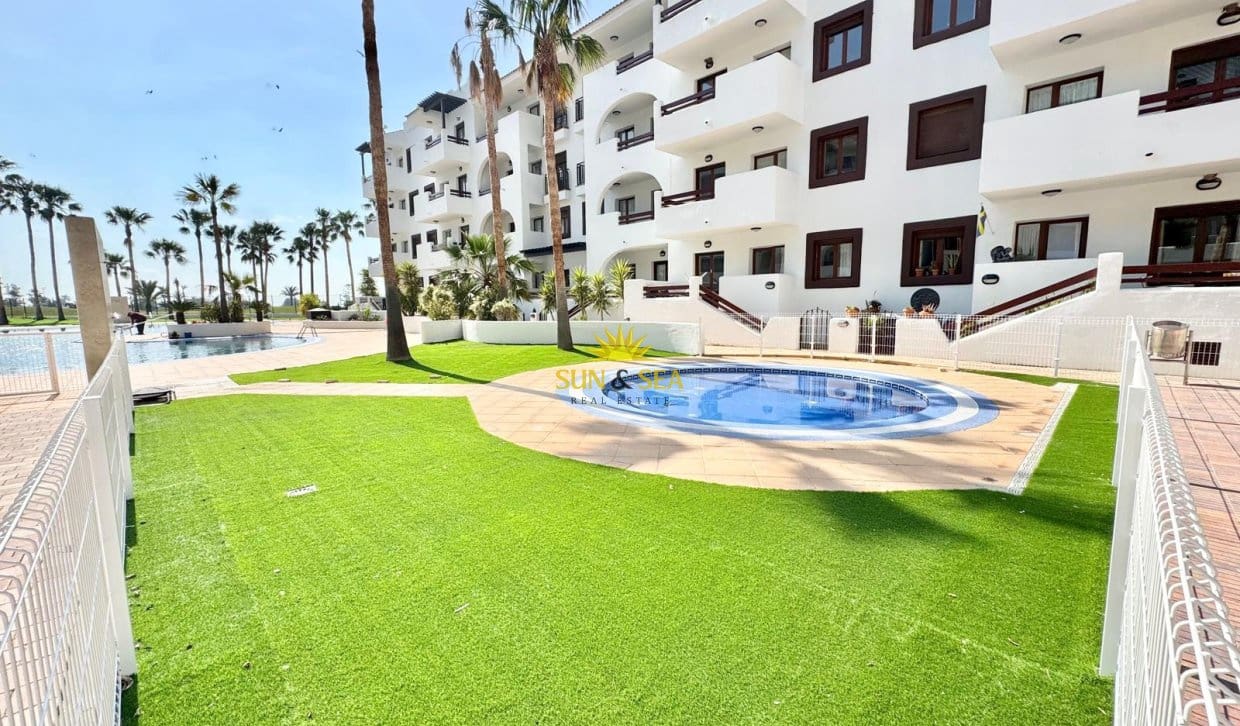 2 Zimmer Apartment zu verkaufen in Los Alcazares mit Pool - 199.000 € (Ref: 9810909)