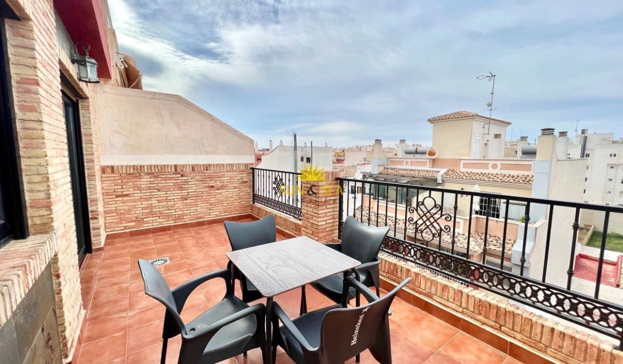 2 sovrum Takvåning till salu i Torrevieja - 290 000 € (Ref: 9815206)