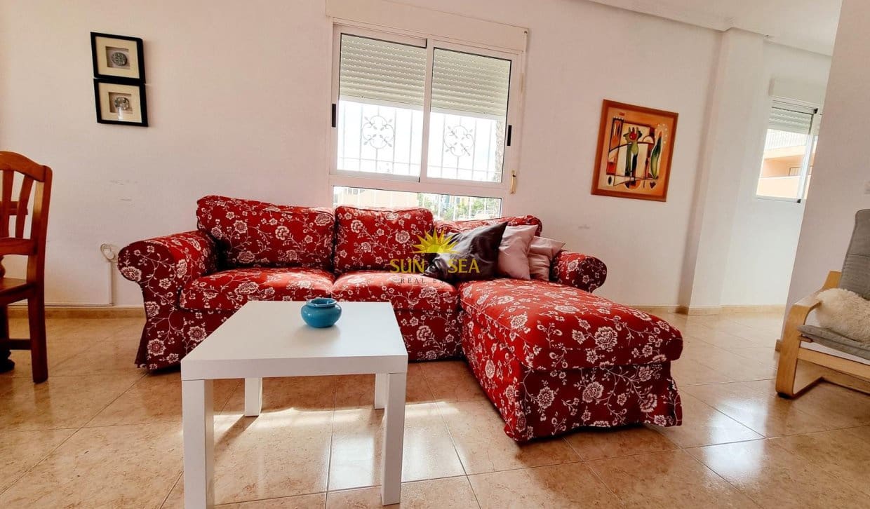 3 soverom Villa til leie i La Mata med svømmebasseng - € 950 (Ref: 9816189)