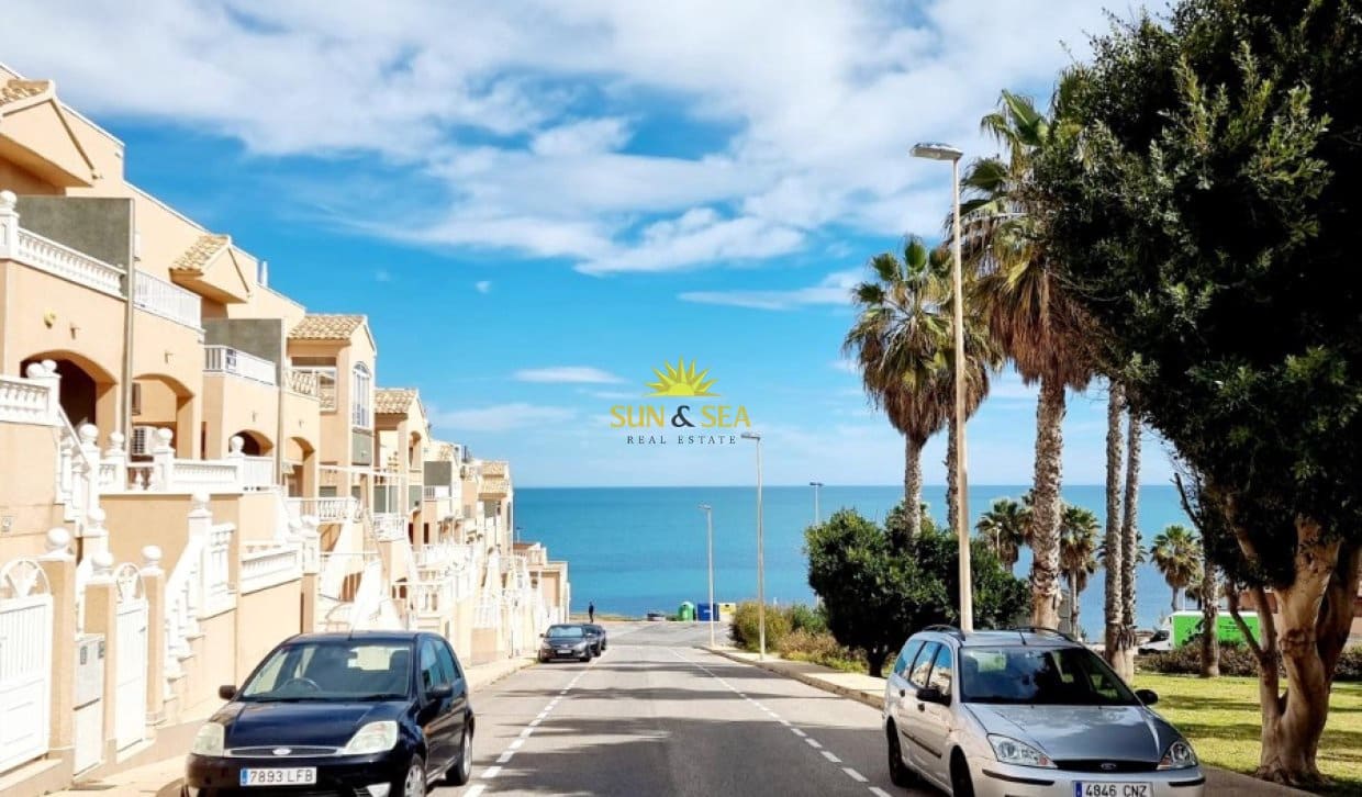 3 soverom Villa til leie i La Mata med svømmebasseng - € 950 (Ref: 9816189)