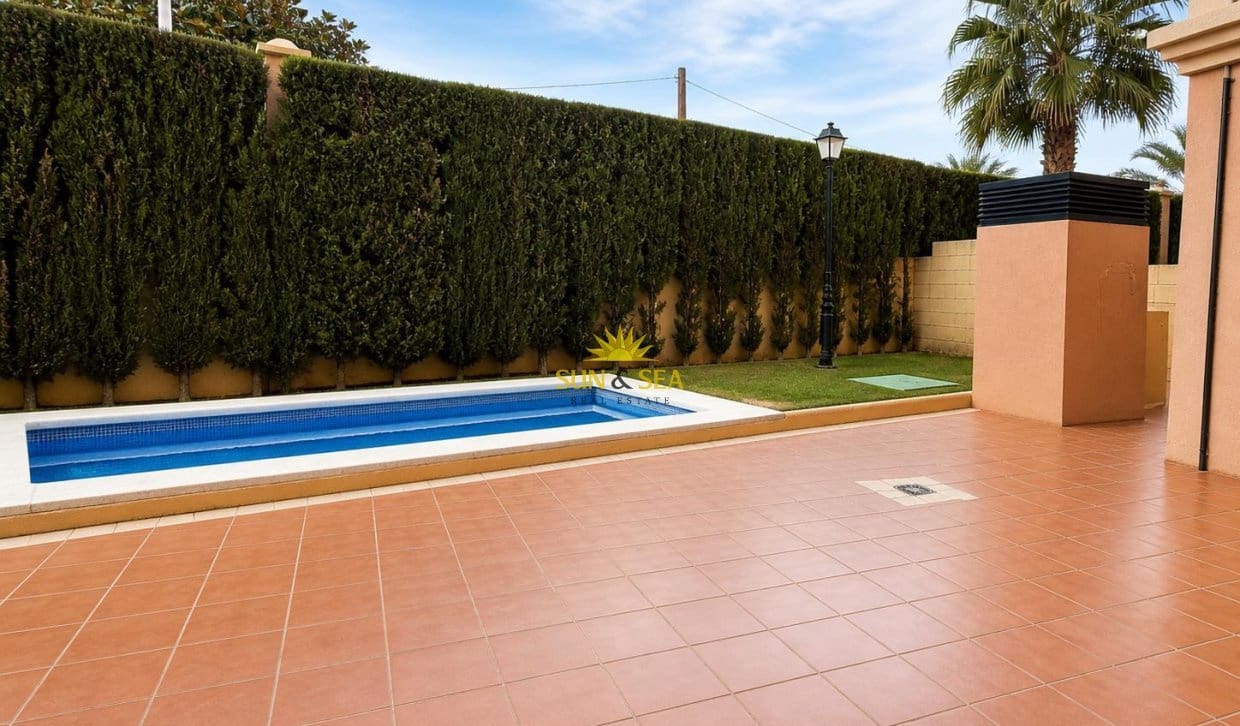 2 quarto Apartamento para venda em Torrevieja com piscina - 195 000 € (Ref: 9816191)