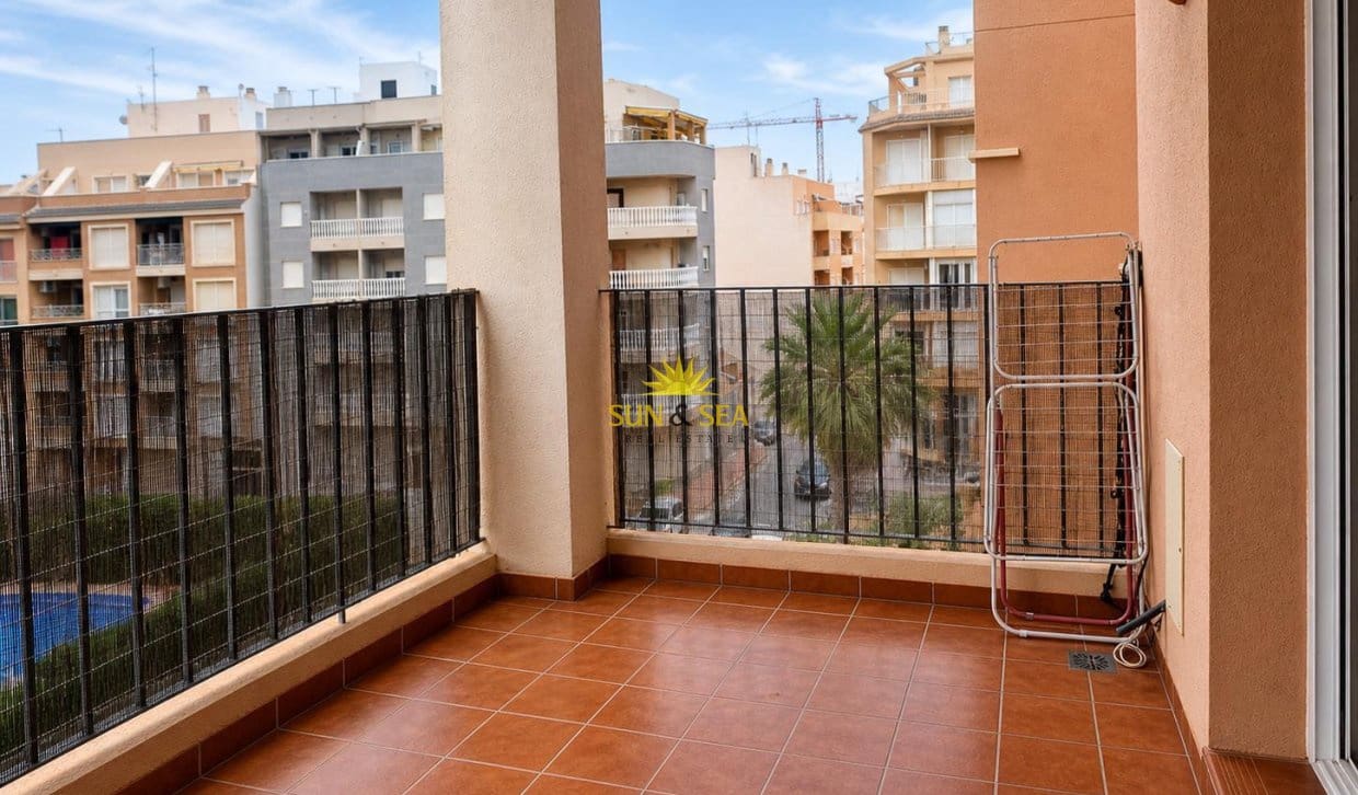 2 quarto Apartamento para venda em Torrevieja com piscina - 195 000 € (Ref: 9816191)