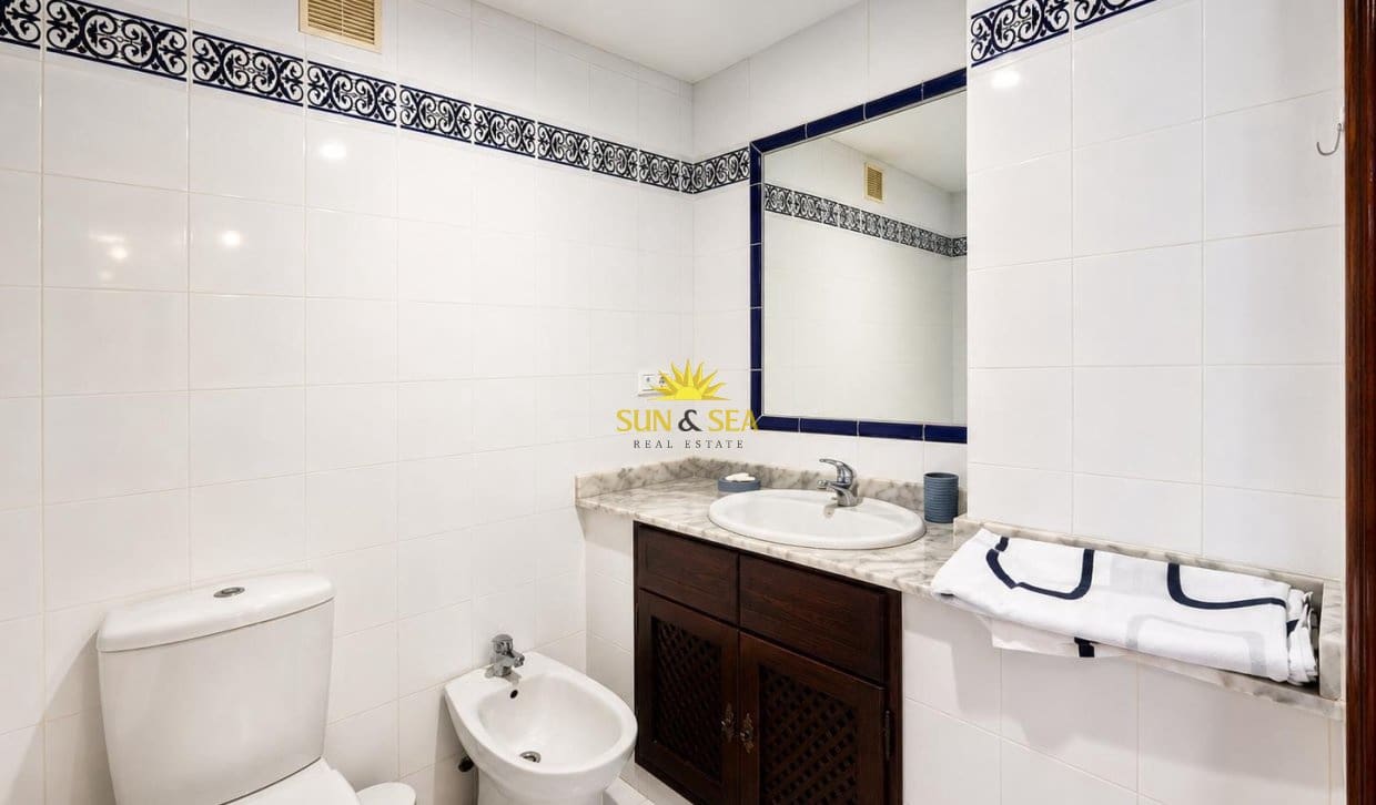 2 quarto Apartamento para venda em Torrevieja com piscina - 195 000 € (Ref: 9816191)
