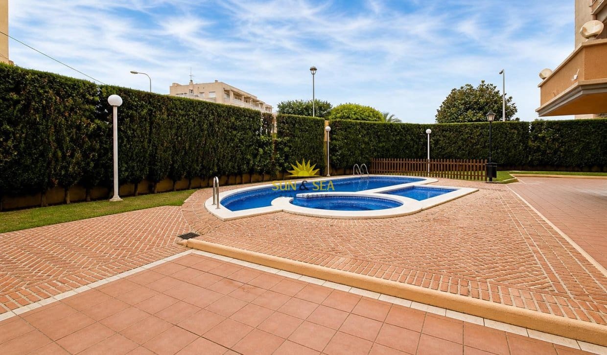 2 quarto Apartamento para venda em Torrevieja com piscina - 195 000 € (Ref: 9816191)