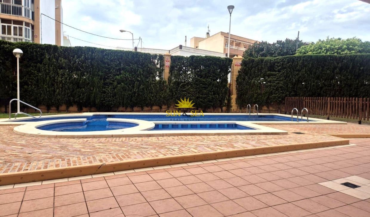 2 quarto Apartamento para venda em Torrevieja com piscina - 195 000 € (Ref: 9816191)