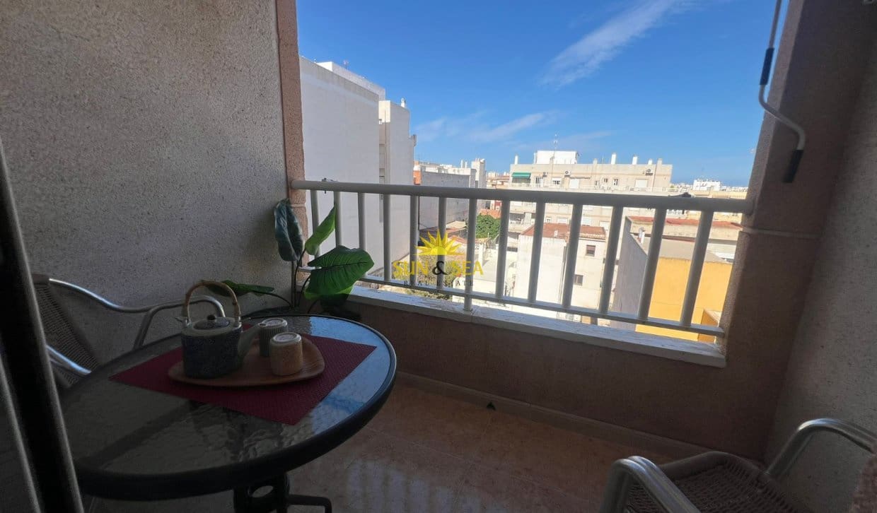 2 bedroom Apartment for sale in Torrevieja with pool - € 135,000 (Ref: 9816513)