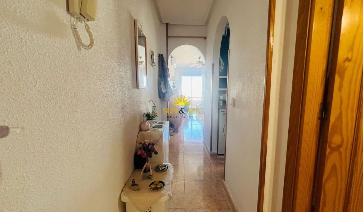 2 bedroom Apartment for sale in Torrevieja with pool - € 135,000 (Ref: 9816513)