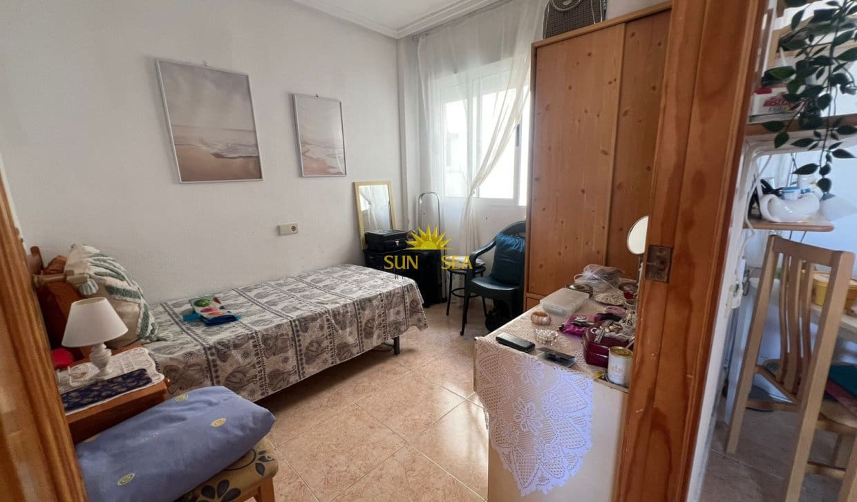 2 bedroom Apartment for sale in Torrevieja with pool - € 135,000 (Ref: 9816513)