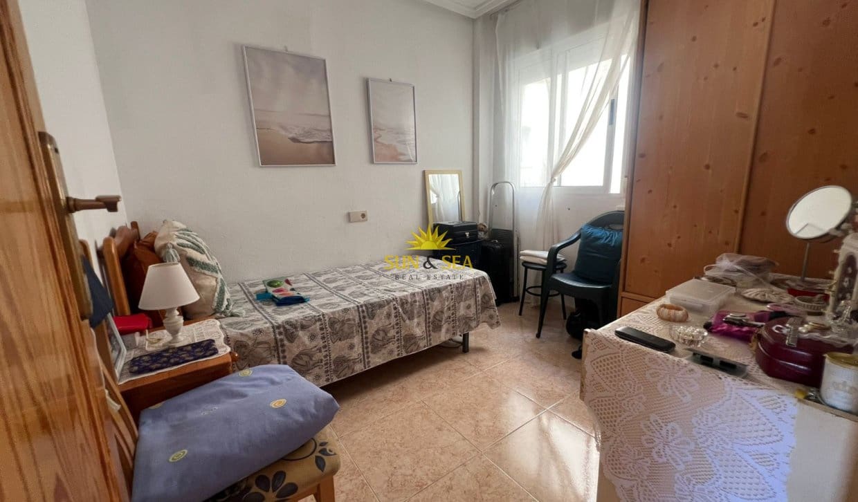 2 bedroom Apartment for sale in Torrevieja with pool - € 135,000 (Ref: 9816513)