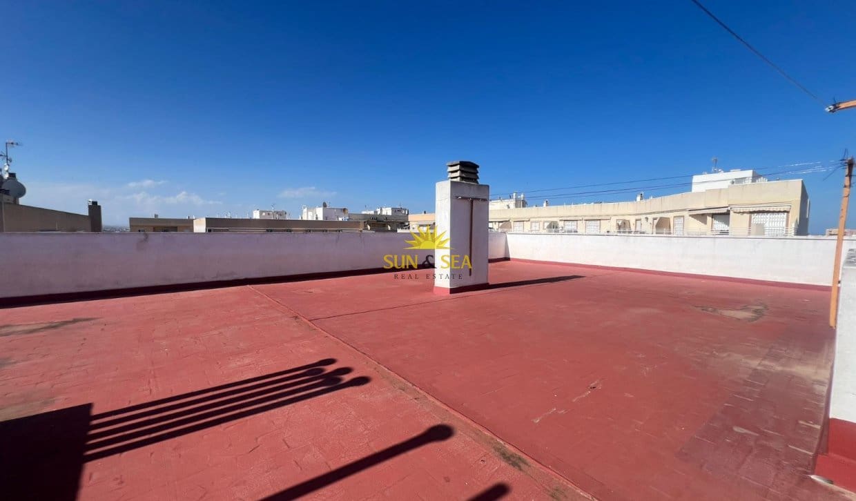 2 bedroom Apartment for sale in Torrevieja with pool - € 135,000 (Ref: 9816513)