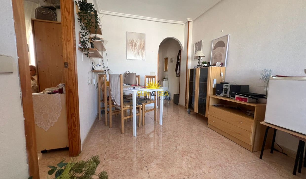 2 bedroom Apartment for sale in Torrevieja with pool - € 135,000 (Ref: 9816513)