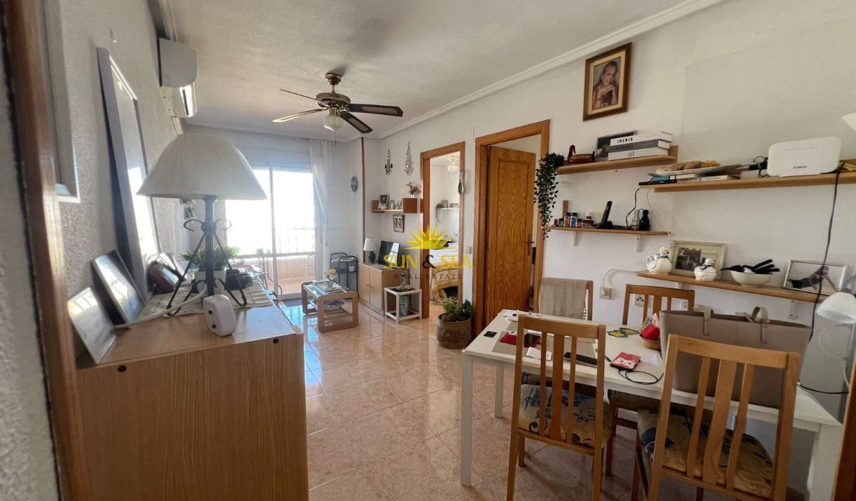 2 bedroom Apartment for sale in Torrevieja with pool - € 135,000 (Ref: 9816513)