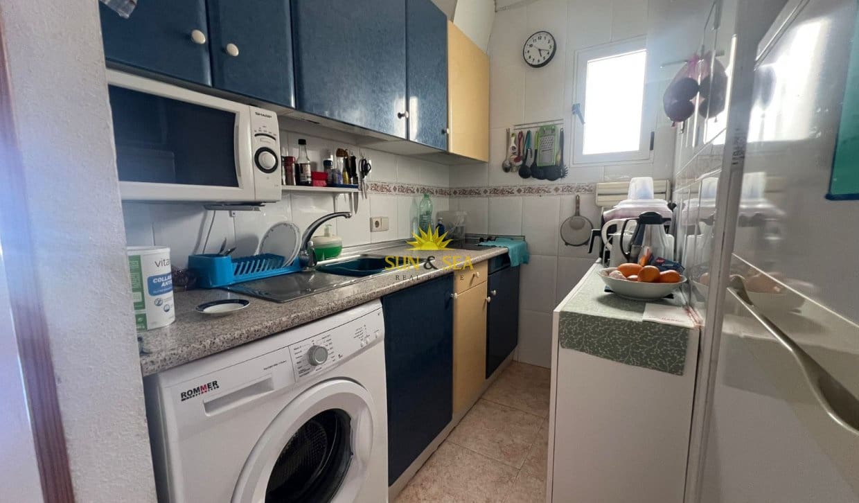 2 bedroom Apartment for sale in Torrevieja with pool - € 135,000 (Ref: 9816513)
