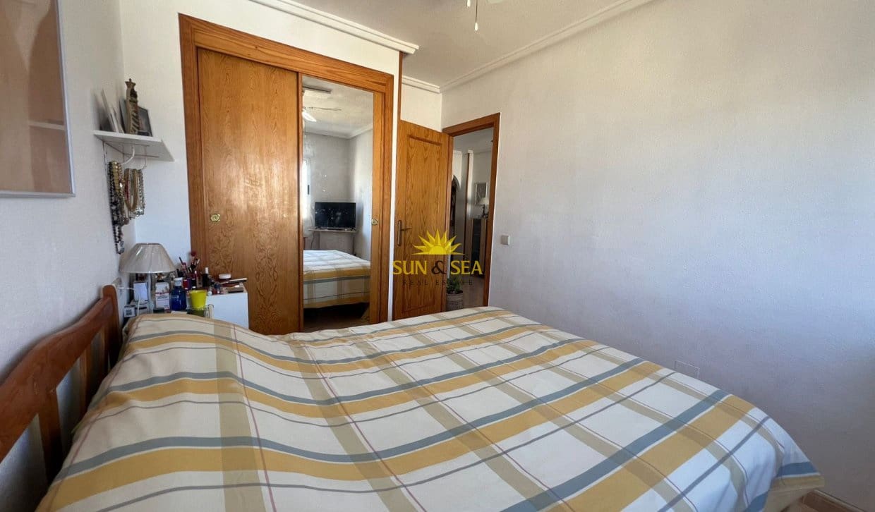 2 bedroom Apartment for sale in Torrevieja with pool - € 135,000 (Ref: 9816513)