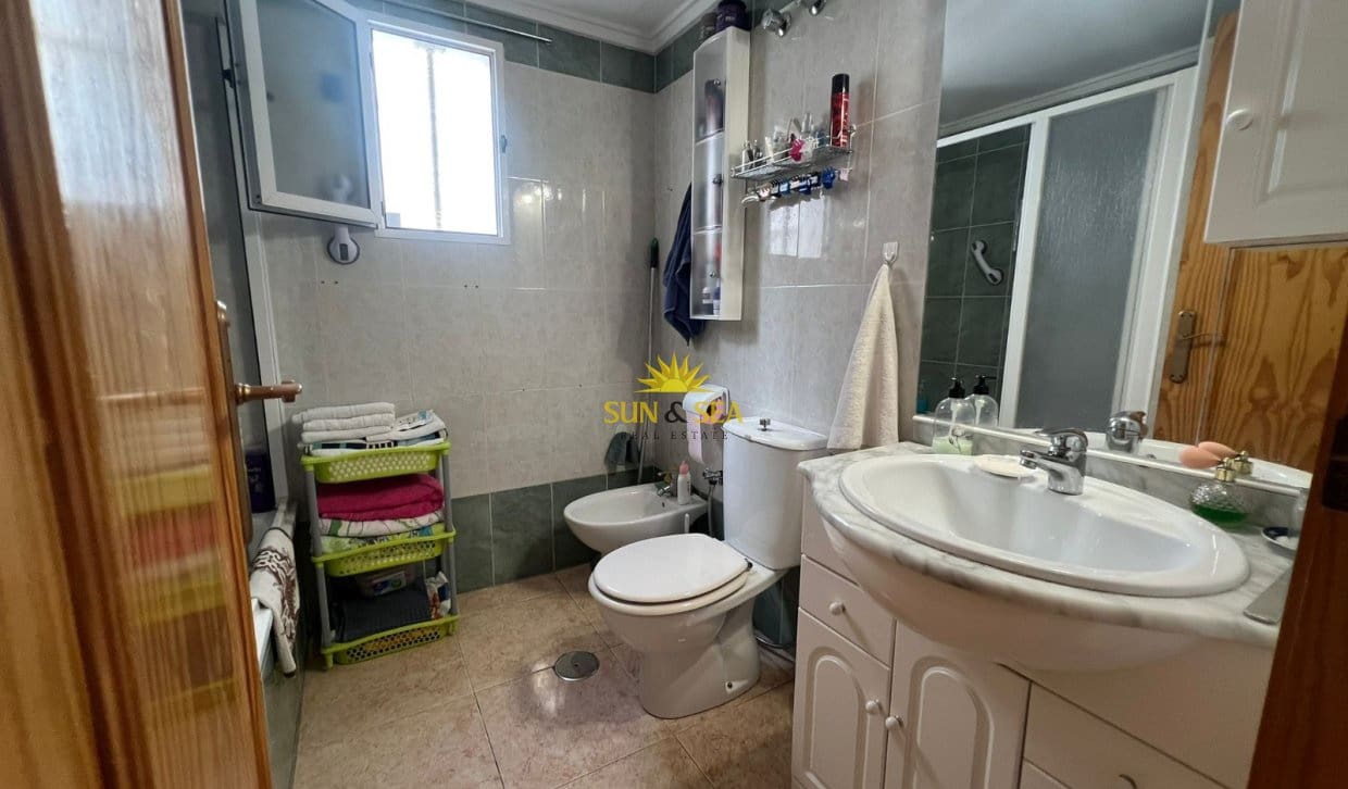 2 bedroom Apartment for sale in Torrevieja with pool - € 135,000 (Ref: 9816513)