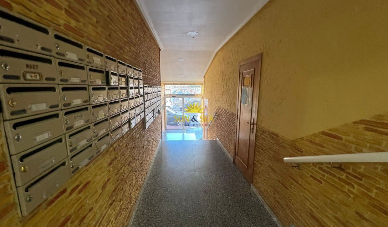 2 bedroom Apartment for sale in Torrevieja with pool - € 135,000 (Ref: 9816513)