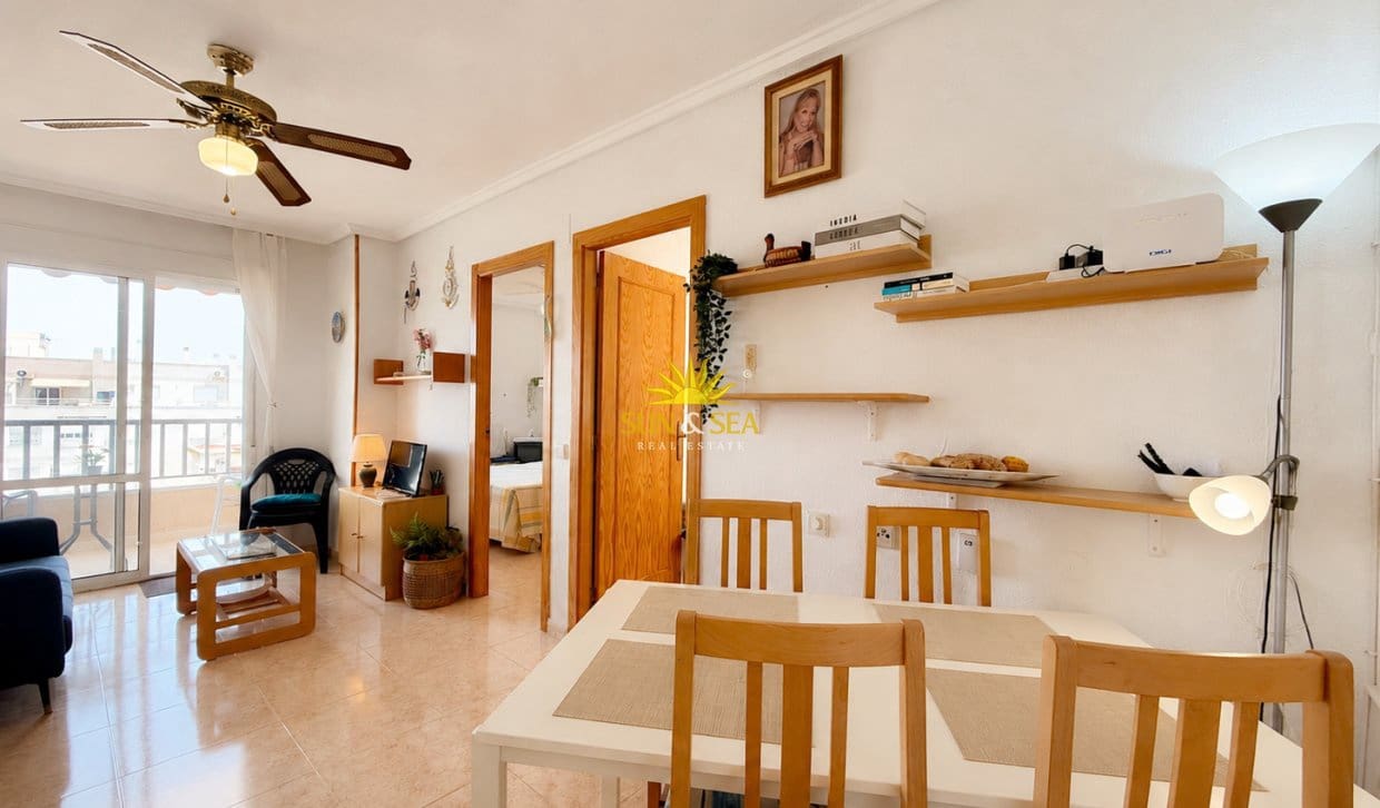 2 soverom Leilighet til salgs i Torrevieja med svømmebasseng - € 124 999 (Ref: 9816513)