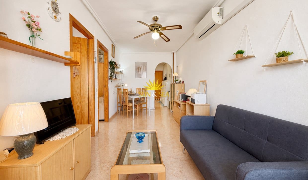 2 soverom Leilighet til salgs i Torrevieja med svømmebasseng - € 124 999 (Ref: 9816513)