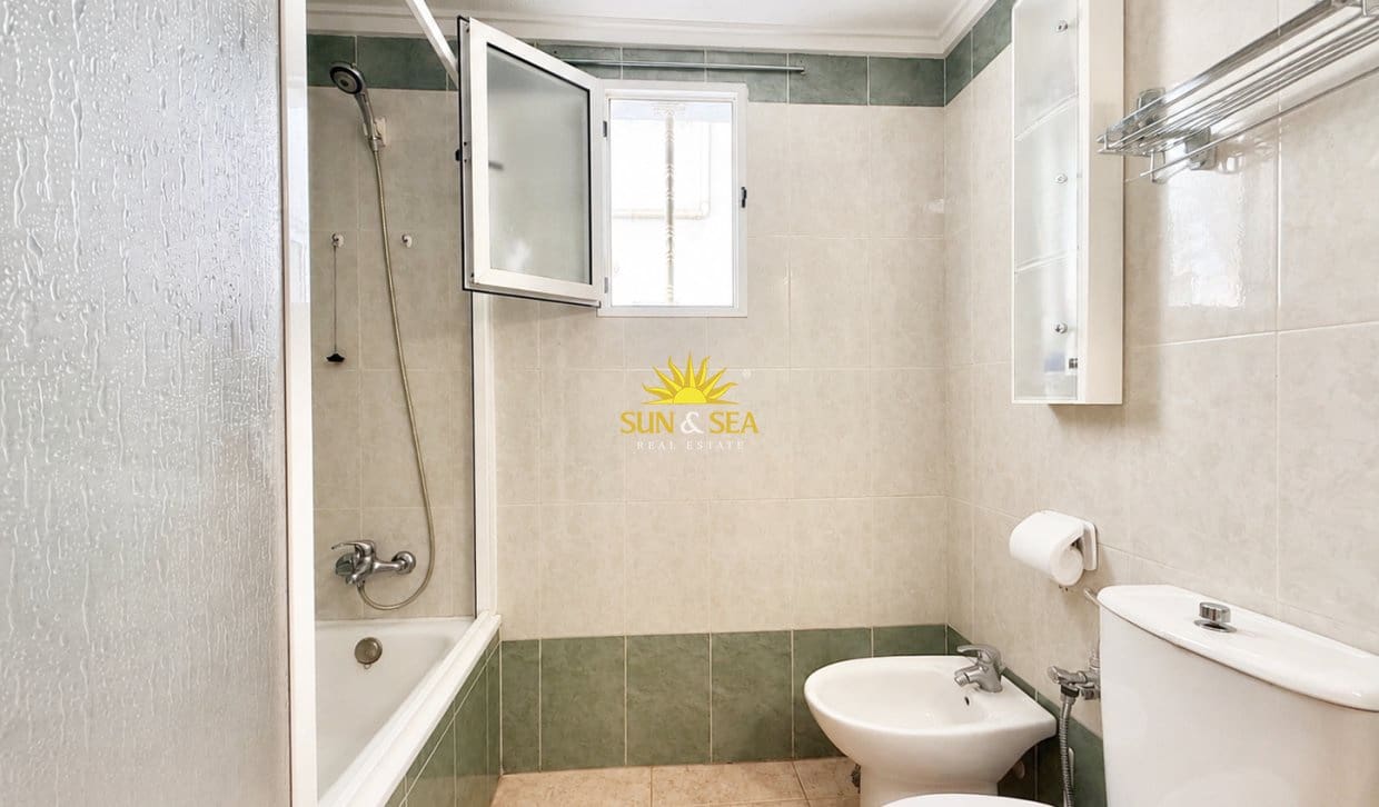 2 soverom Leilighet til salgs i Torrevieja med svømmebasseng - € 124 999 (Ref: 9816513)