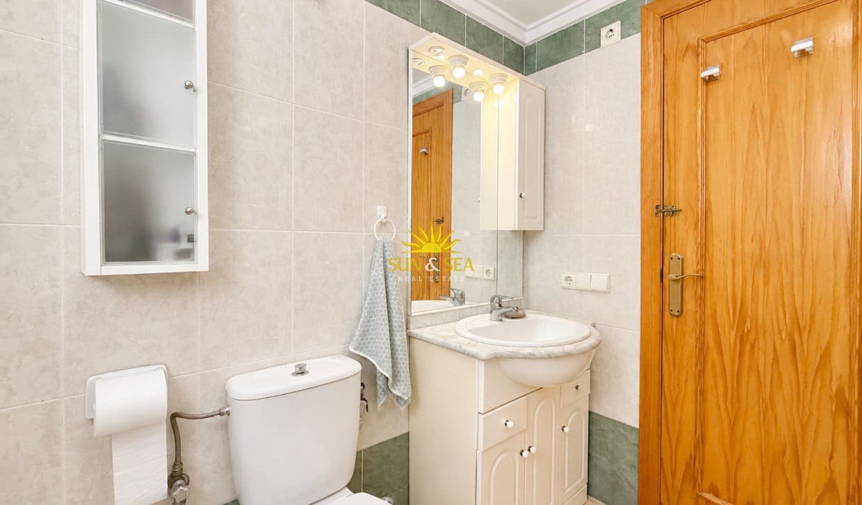 2 soverom Leilighet til salgs i Torrevieja med svømmebasseng - € 124 999 (Ref: 9816513)