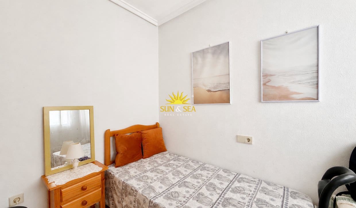 2 soverom Leilighet til salgs i Torrevieja med svømmebasseng - € 124 999 (Ref: 9816513)