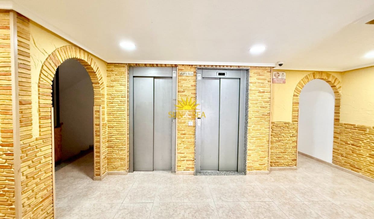 2 soverom Leilighet til salgs i Torrevieja med svømmebasseng - € 124 999 (Ref: 9816513)