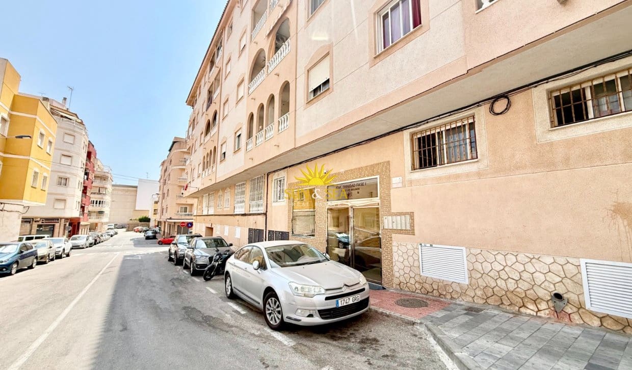 2 soverom Leilighet til salgs i Torrevieja med svømmebasseng - € 124 999 (Ref: 9816513)