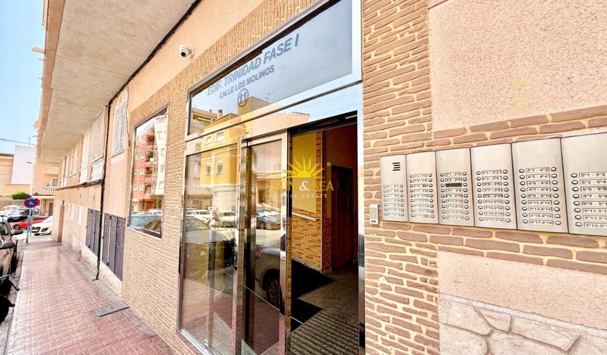 2 soverom Leilighet til salgs i Torrevieja med svømmebasseng - € 124 999 (Ref: 9816513)