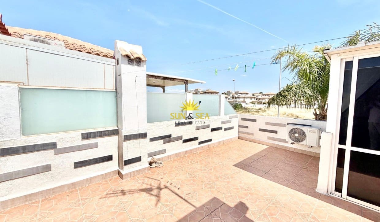 2 Zimmer Haus zu verkaufen in Orihuela Costa mit Pool - 170.000 € (Ref: 9816515)