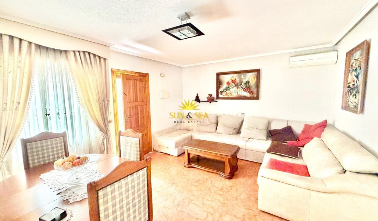 2 Zimmer Haus zu verkaufen in Orihuela Costa mit Pool - 170.000 € (Ref: 9816515)