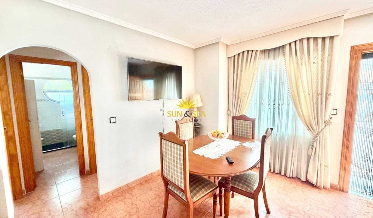 2 Zimmer Haus zu verkaufen in Orihuela Costa mit Pool - 170.000 € (Ref: 9816515)