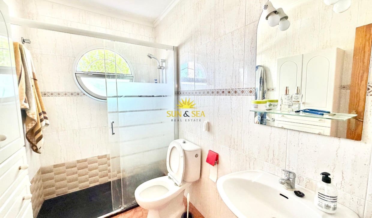 2 Zimmer Haus zu verkaufen in Orihuela Costa mit Pool - 170.000 € (Ref: 9816515)
