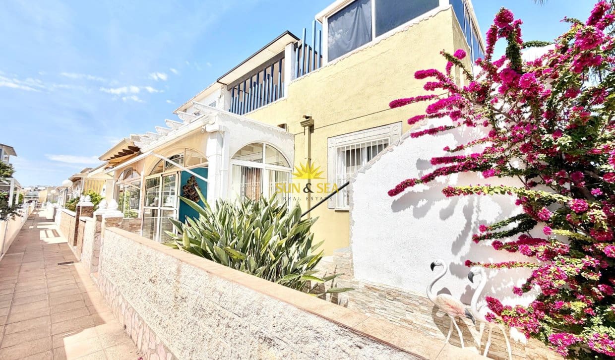 2 Zimmer Haus zu verkaufen in Orihuela Costa mit Pool - 170.000 € (Ref: 9816515)