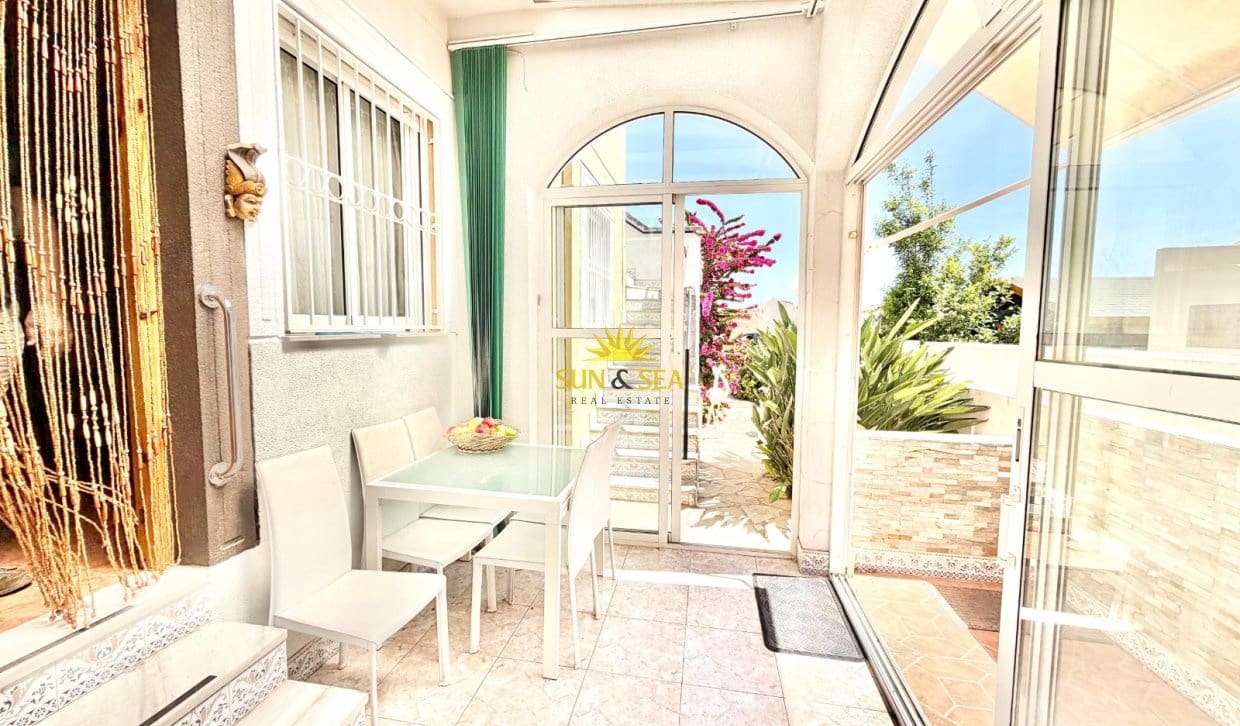 2 Zimmer Haus zu verkaufen in Orihuela Costa mit Pool - 170.000 € (Ref: 9816515)