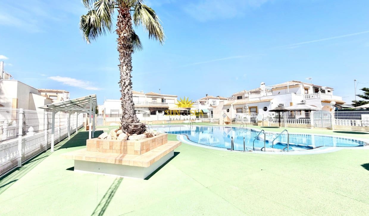 2 Zimmer Haus zu verkaufen in Orihuela Costa mit Pool - 170.000 € (Ref: 9816515)