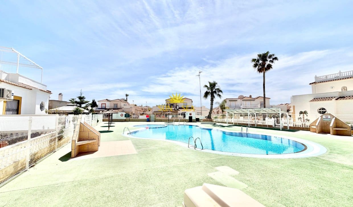 2 Zimmer Haus zu verkaufen in Orihuela Costa mit Pool - 170.000 € (Ref: 9816515)