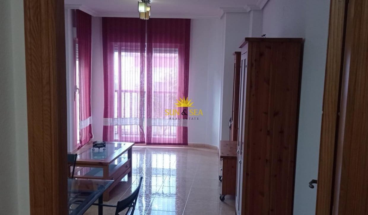 3 soveværelse Lejlighed til leje i Torrevieja - € 1.000 (Ref: 9816516)