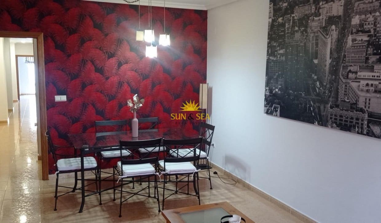 3 soveværelse Lejlighed til leje i Torrevieja - € 1.000 (Ref: 9816516)