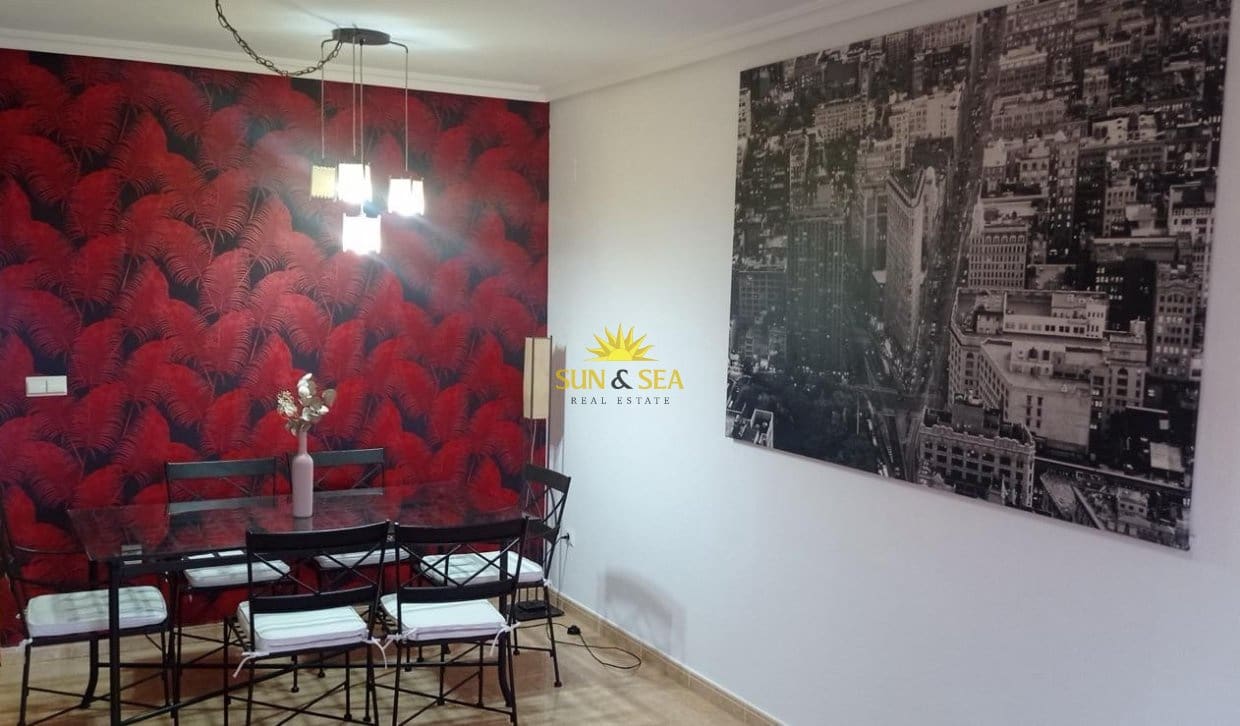 3 soveværelse Lejlighed til leje i Torrevieja - € 1.000 (Ref: 9816516)
