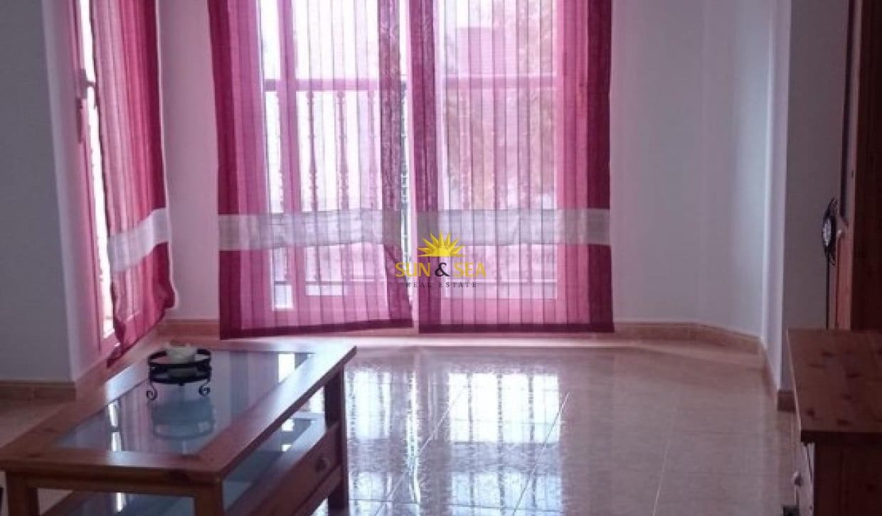 3 soveværelse Lejlighed til leje i Torrevieja - € 1.000 (Ref: 9816516)